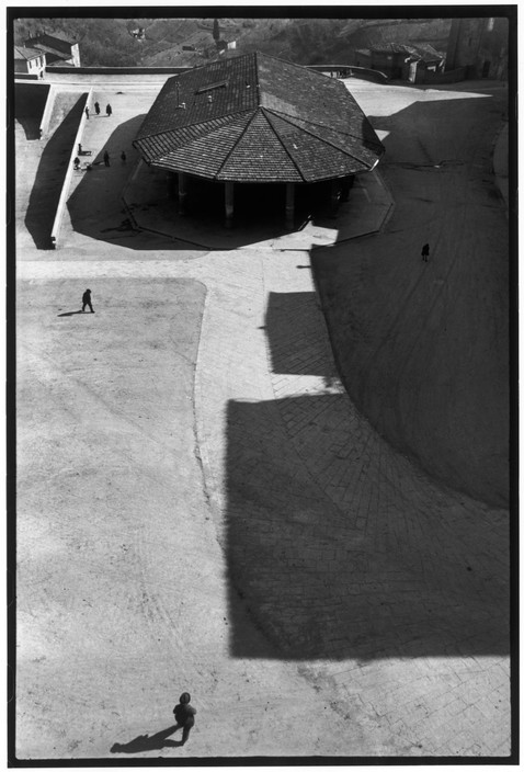 ITALY. Tuscany. Sienna. 1933. "I was visiting the museum and happened to look out of an upstairs window, and saw this empty marketplace, stark in its lack of activity."