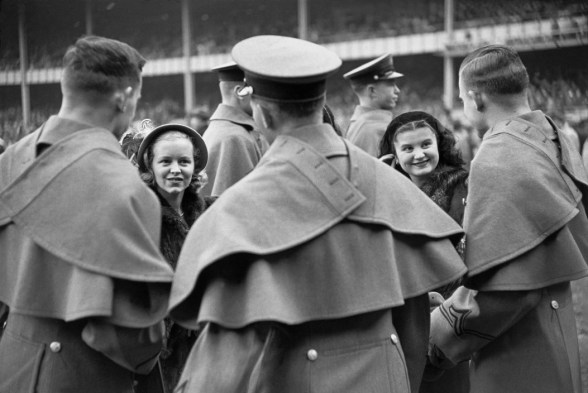 USA. New York City. West Point cadets and their admiring young ladies attend the Army versus Notre-Dame football game. 1947.